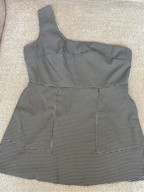 One-Shoulder Black and White Gingham Top w pockets